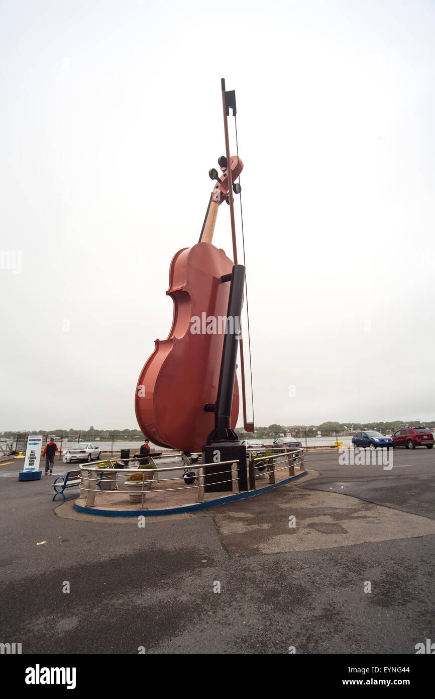Le plus grand violon du monde installé à Sydney (Nouvelle-Écosse Photo  Stock - Alamy