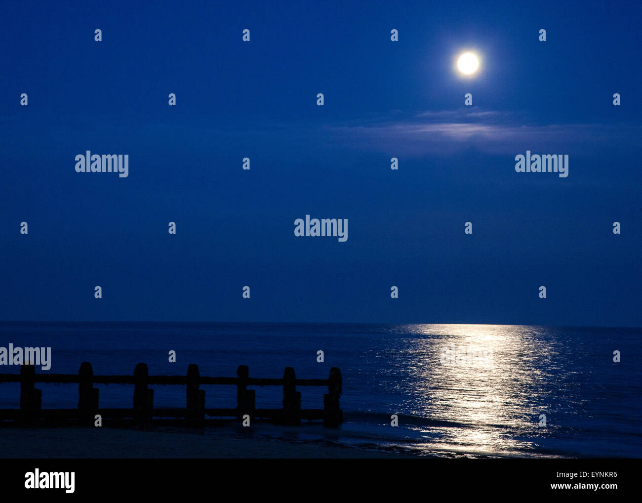 Blue Moon à Littlehampton West Sussex Vendredi 31 07 2015 Banque D'Images