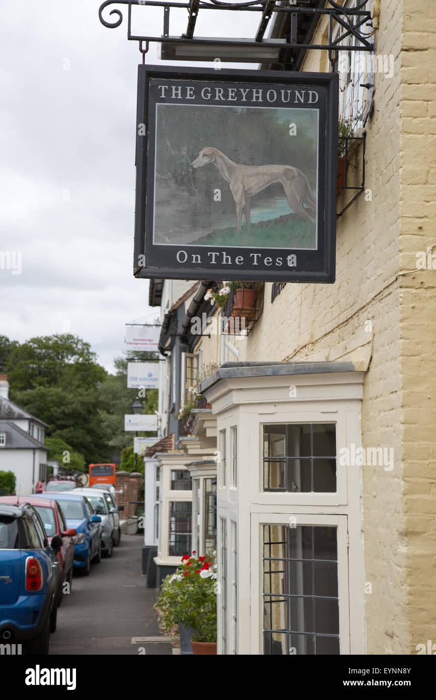 Le Greyhound sur le Test 31 High Street, Stockbridge, Hampshire Banque D'Images