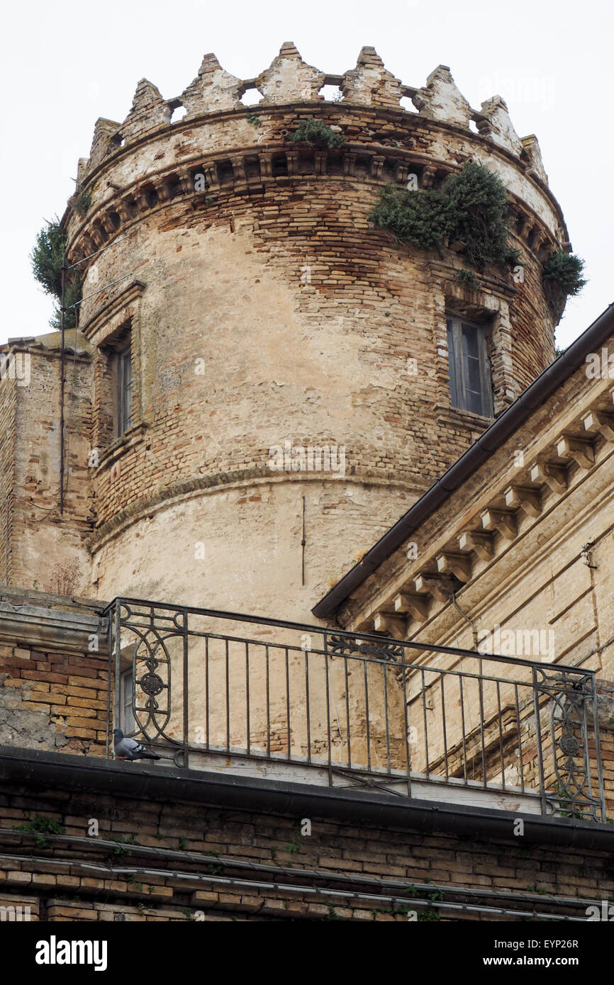 Tourelle du château médiéval, Castello Caldoresco à Vasto, Abruzzo, Italie. Banque D'Images