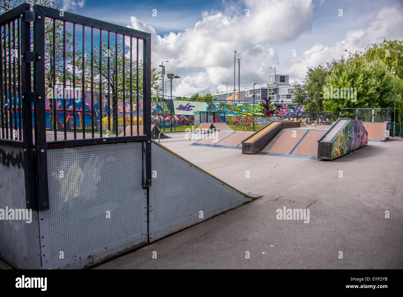 Skateboard et BMX Park dans le métro Penn Road Island Wolverhampton West Midlands UK Banque D'Images