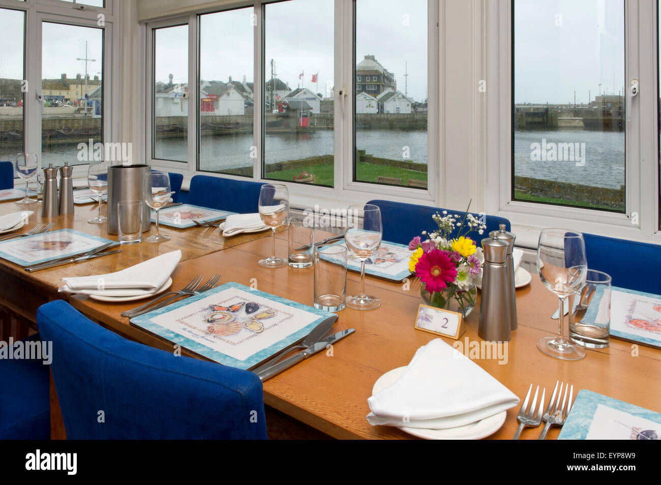 Le restaurant Riverside,West Bay, Dorset, UK,une station restaurant spécialisé dans les fruits de mer,fine cuisine et vin. Un dîner de manger des aliments au Royaume-Uni Banque D'Images