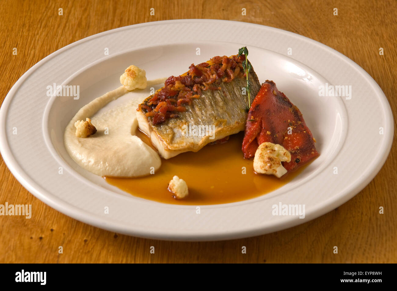 Le restaurant Riverside,West Bay, Dorset, UK,une station restaurant spécialisé dans les fruits de mer,fine cuisine et vin. Un dîner de manger des aliments au Royaume-Uni Banque D'Images