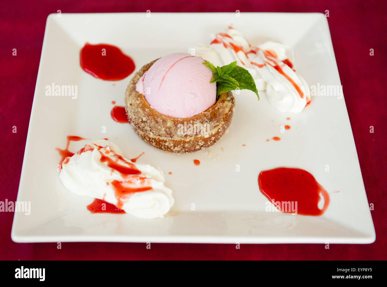 Glace à la fraise Banque D'Images