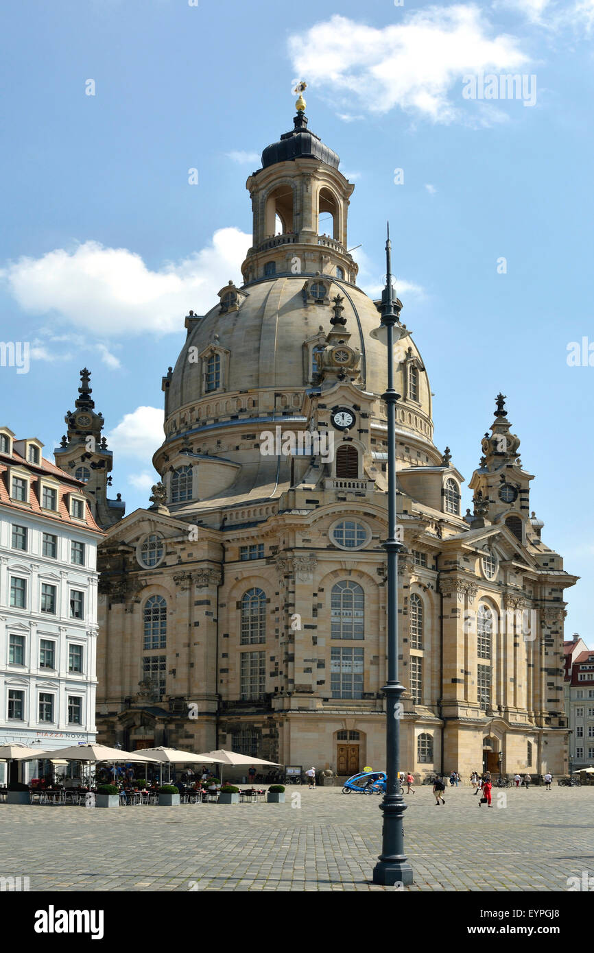 Eglise Notre Dame sur le nouveau marché de Dresde en Allemagne. Banque D'Images