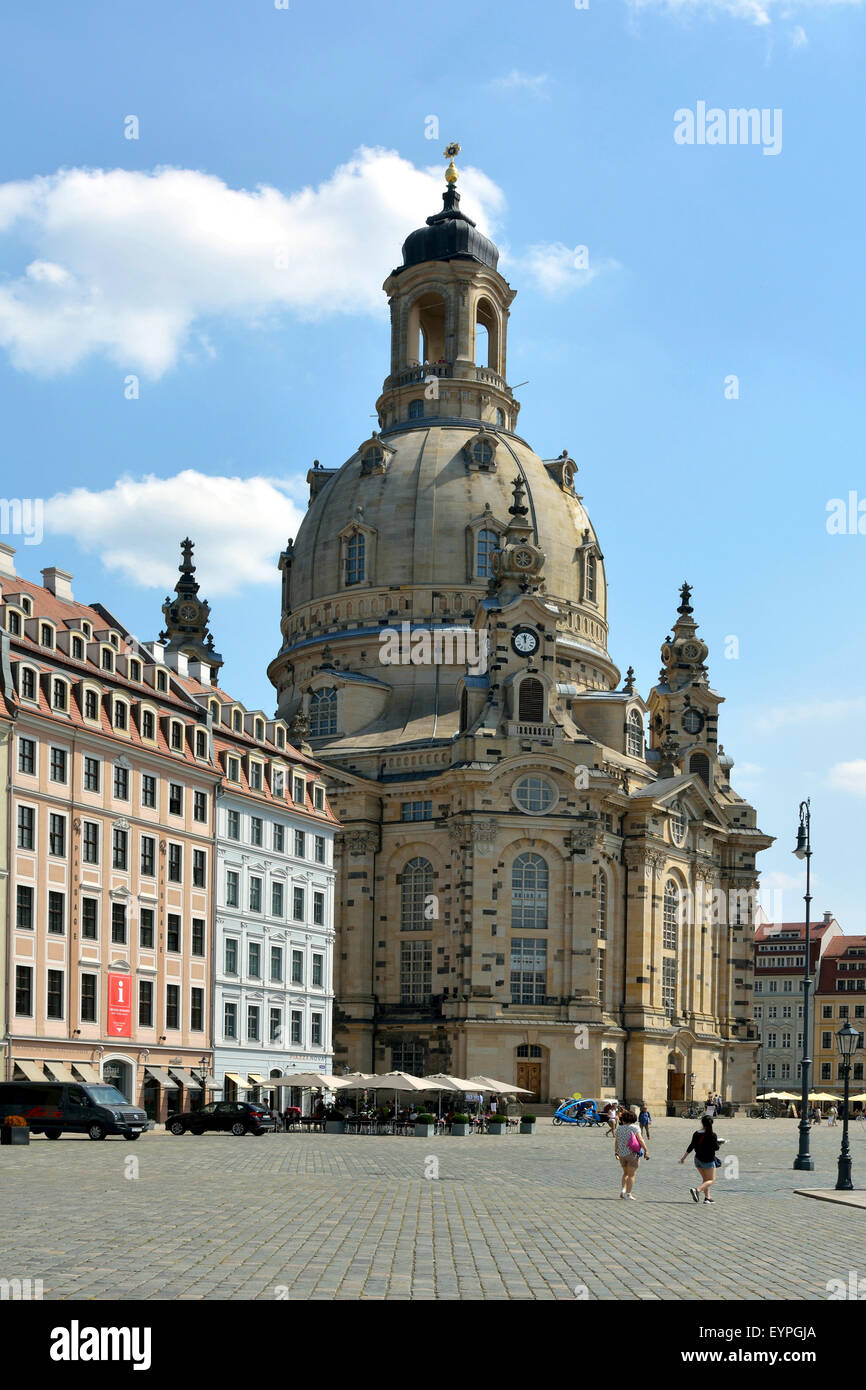 Eglise Notre Dame sur le nouveau marché de Dresde en Allemagne. Banque D'Images