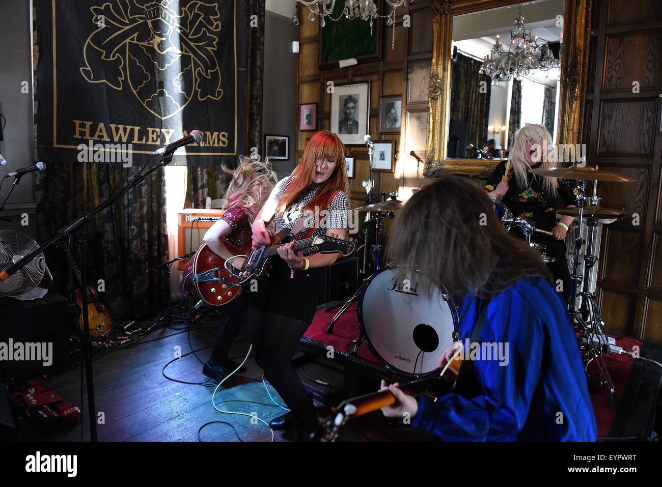 Camden Rocks Festival 2015 - Performances et de l'atmosphère comprend : Zoe Biggs, Jennifer Ahlkvist, Fanny Broberg Où : London, Royaume-Uni Quand : 30 mai 2015 C Banque D'Images