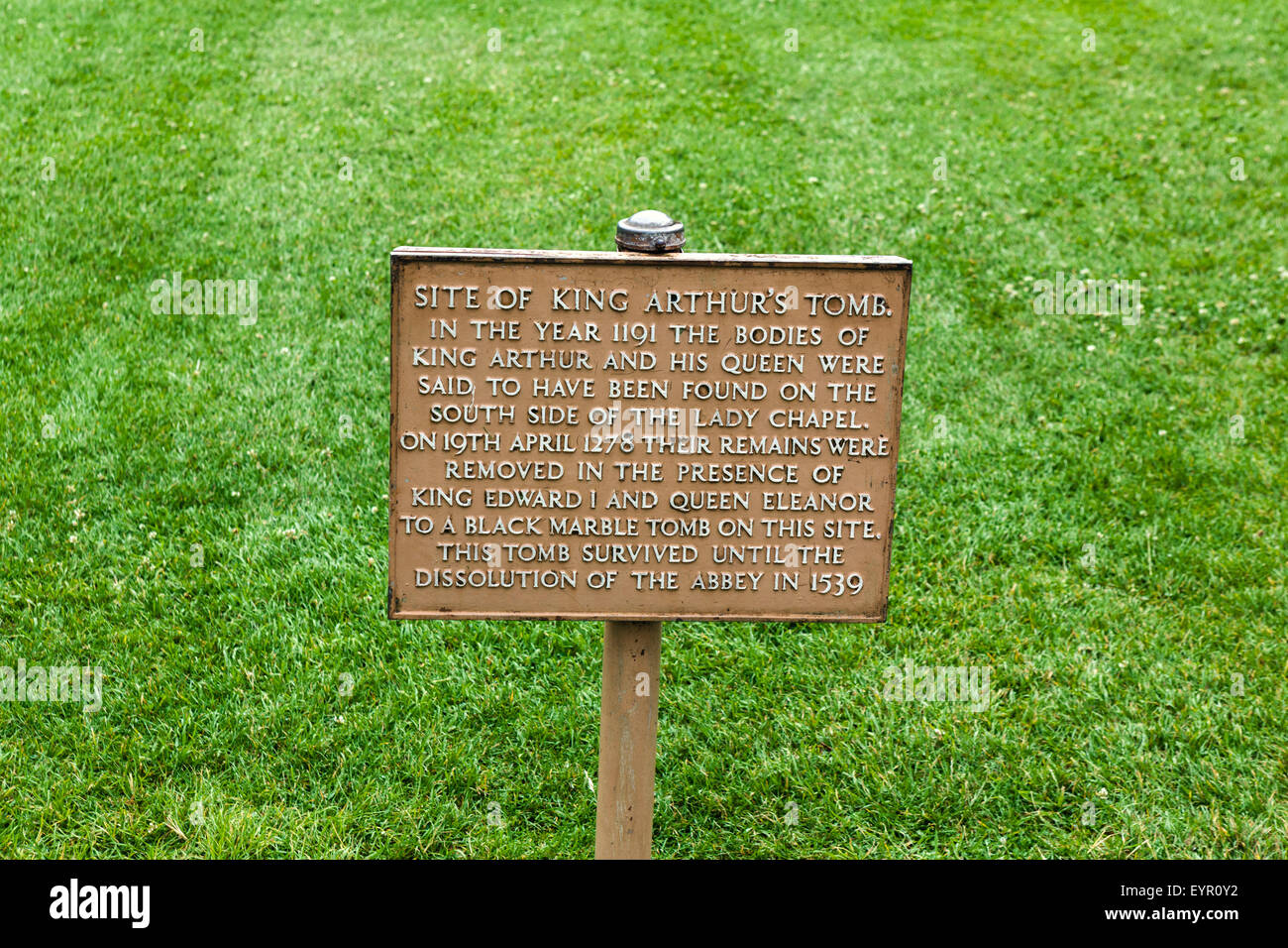 Pancarte "le site de la tombe du Roi Arthur, Glastonbury Abbey, Glastonbury, Somerset, England, UK Banque D'Images