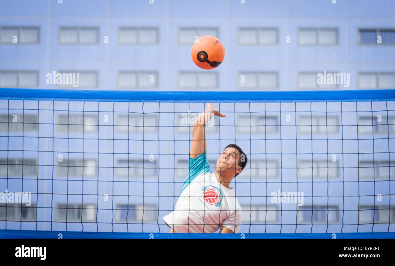 La Haye - Bossaball, une combinaison de volley-ball, football, gymnastique  et de capoeira est joué par l'équipe nationale hollandaise Photo Stock -  Alamy