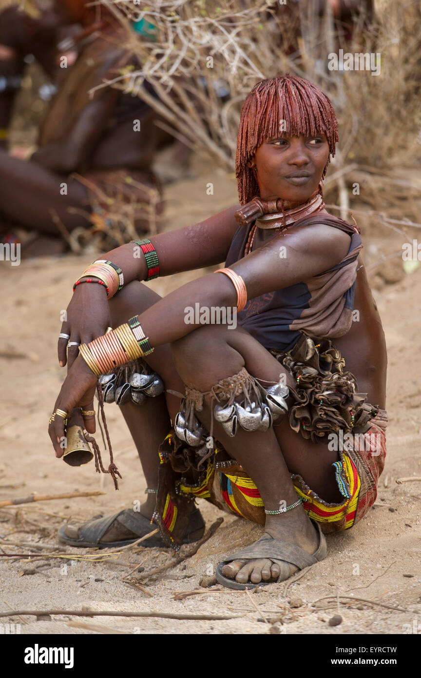 Hamer woman, Hamer Bull Jumping Cérémonie, Turmi, au sud de la vallée de l'Omo, Ethiopie Banque D'Images