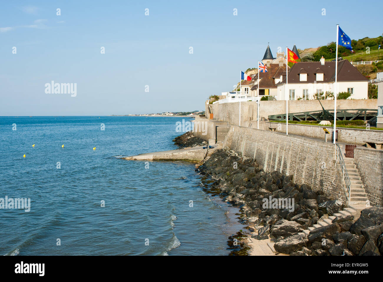 Front de mer de Arromanches-les-Bains sur la Manche. Ville importante au cours de l'invasion en 1944. Banque D'Images