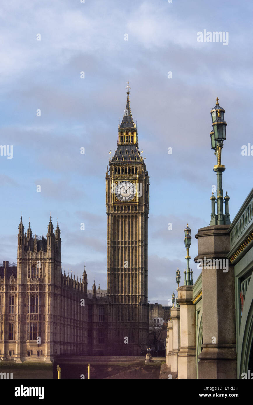 Westminster, Londres, Angleterre. Elizabeth Tower, la tour de Big Ben et Westminster Bridge. Banque D'Images