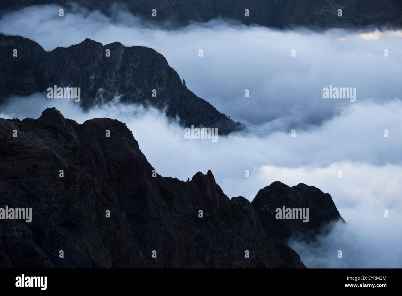 Portugal, Madère, les montagnes, l'intérieur des terres, brouillard, nuages, lignes, paysage, Banque D'Images