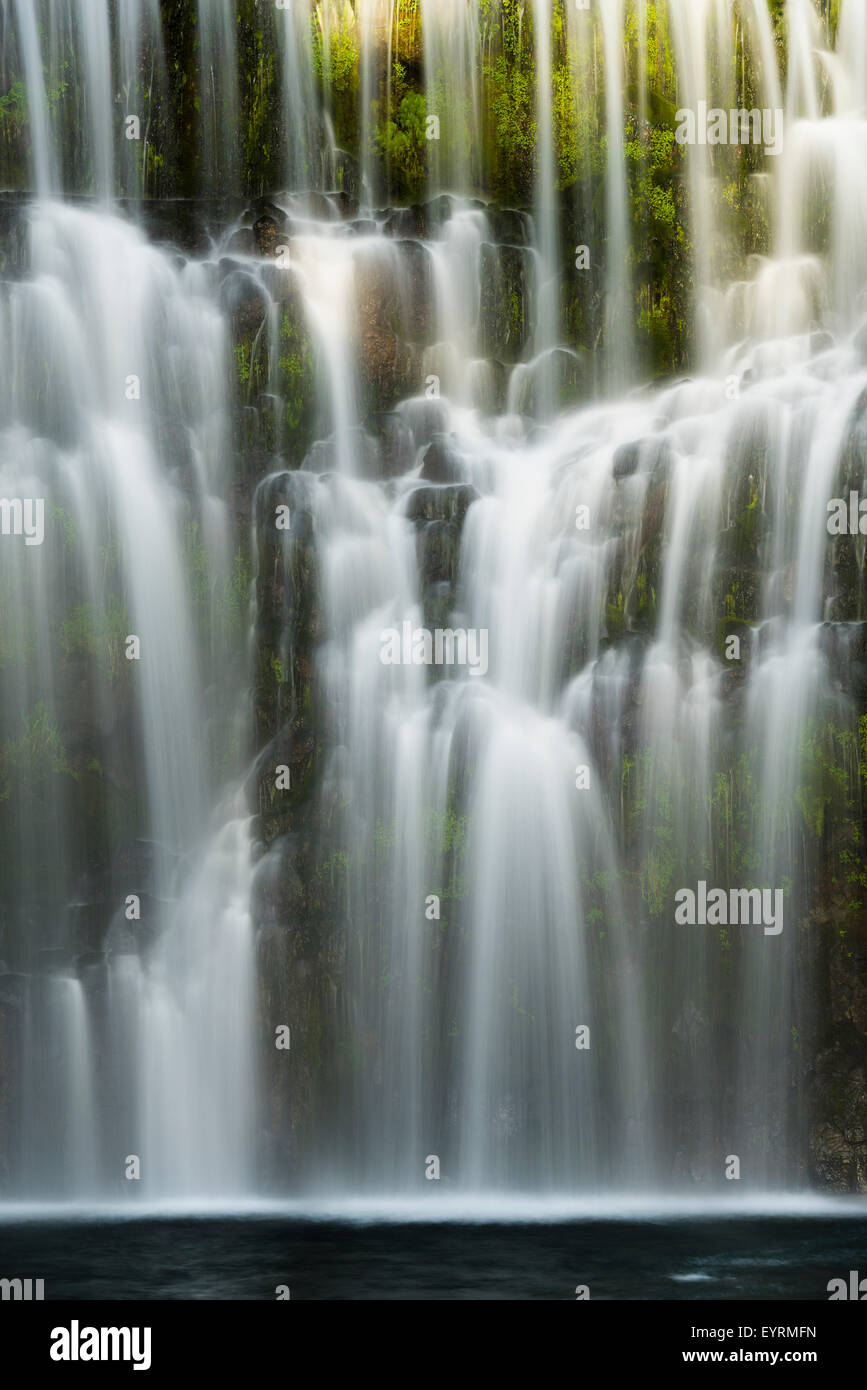 Les USA, l'Amérique, New York, Mc Cloud Falls, une chute d'eau, voile, lumière, ombre, Banque D'Images Les USA, l'Amérique, New York, Mc Cloud Falls, une chute d'eau, voile, lumière, ombre, Banque D'Images