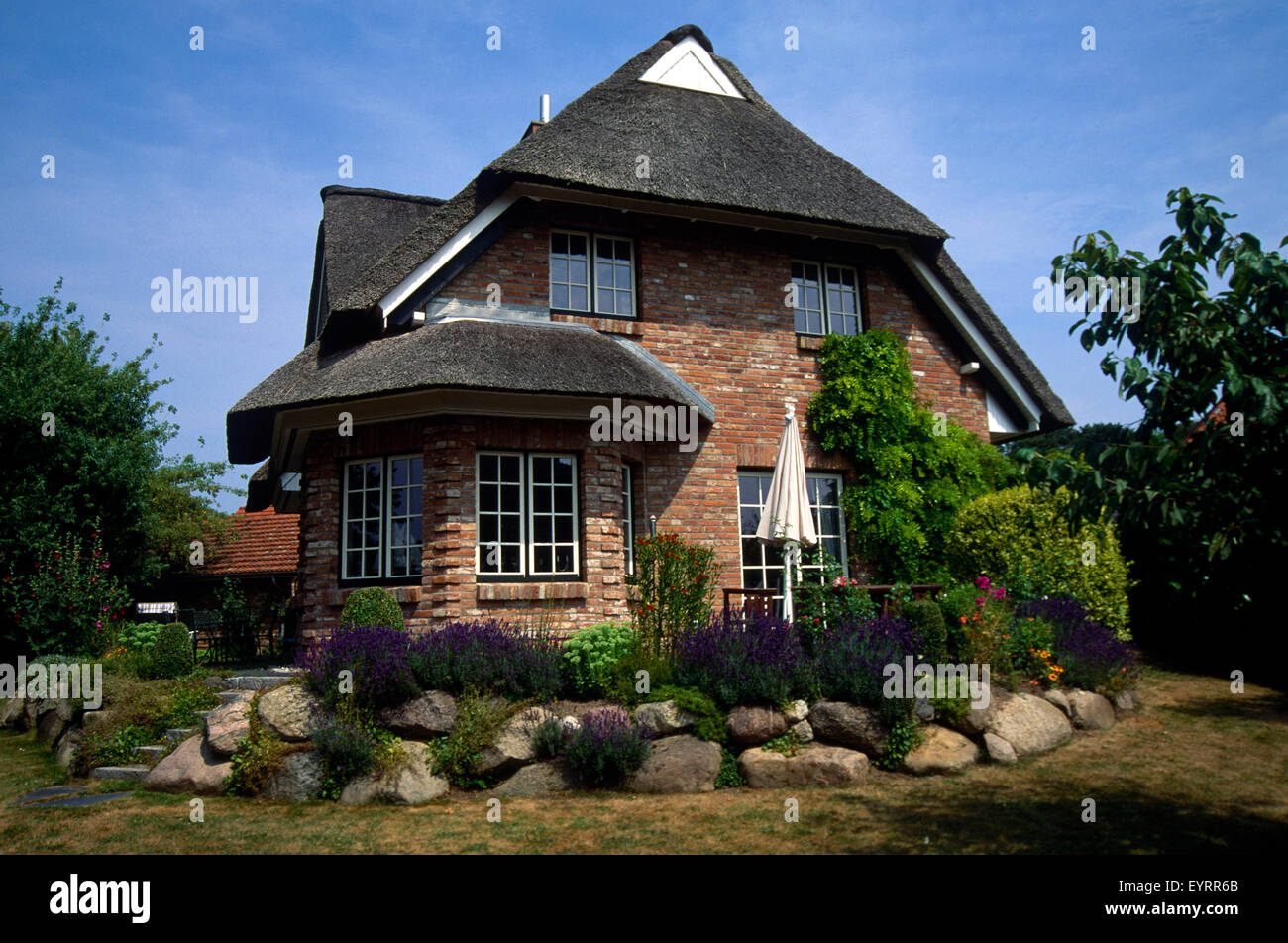 Börgerende, brique, maison au toit de chaume Banque D'Images