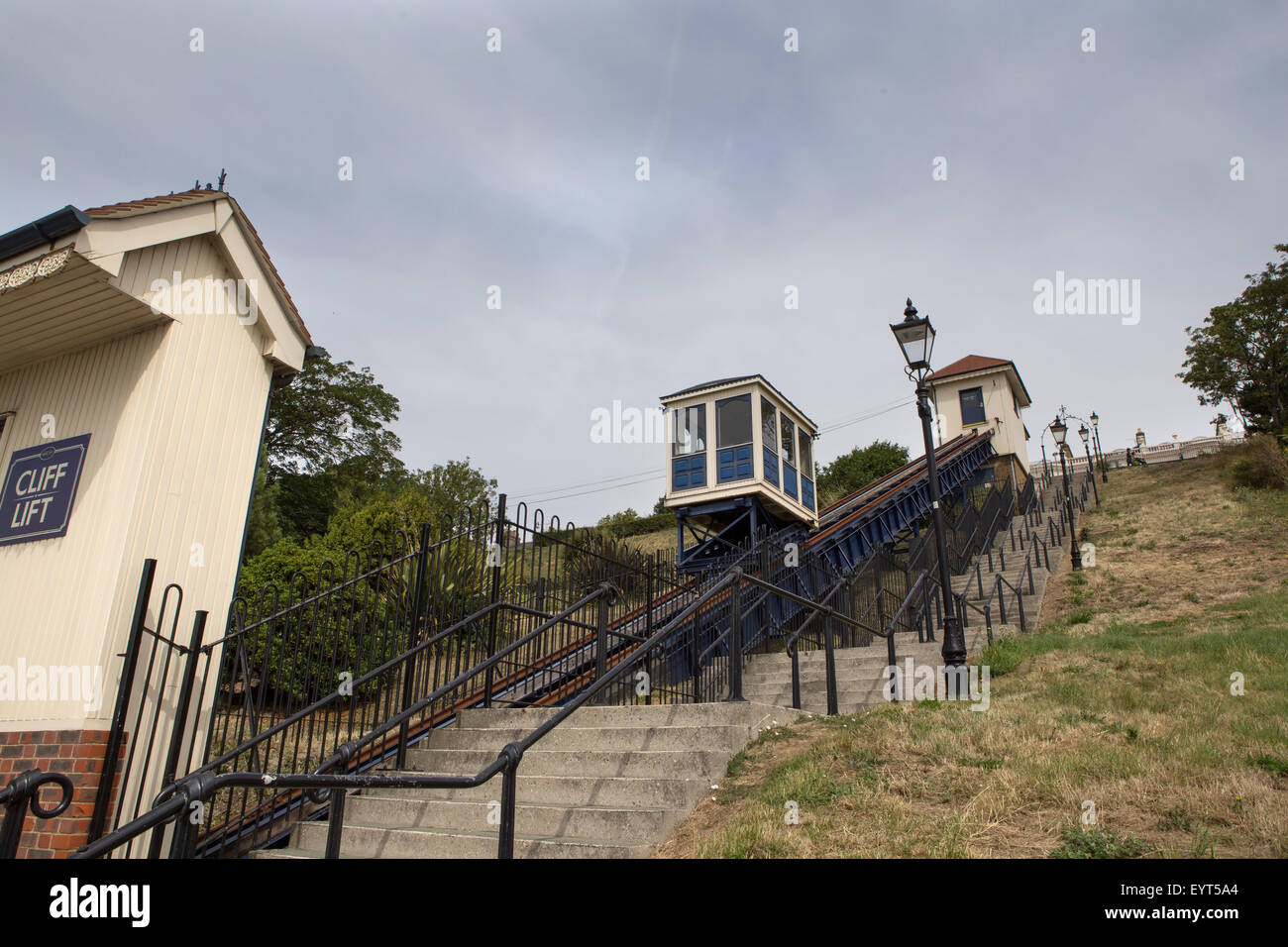 Southend Cliff Lift, un funiculaire par la station à Southend-on-Sea, Essex, Angleterre. Il a été construit en 1912. Banque D'Images