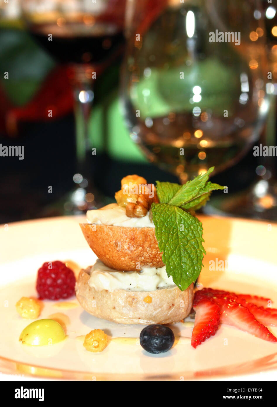 Pain et fromage apéritif au restaurant gastronomique Banque D'Images