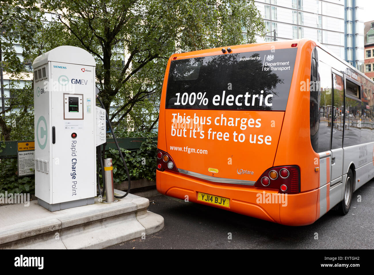 Métro de charge électrique sans navette service de bus dans le centre-ville de Manchester England UK Banque D'Images