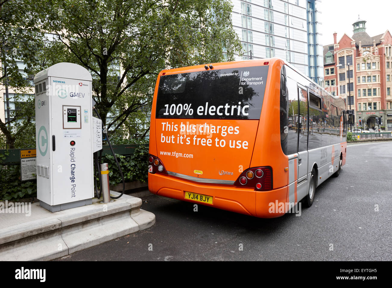 Métro de charge électrique sans navette service de bus dans le centre-ville de Manchester England UK Banque D'Images