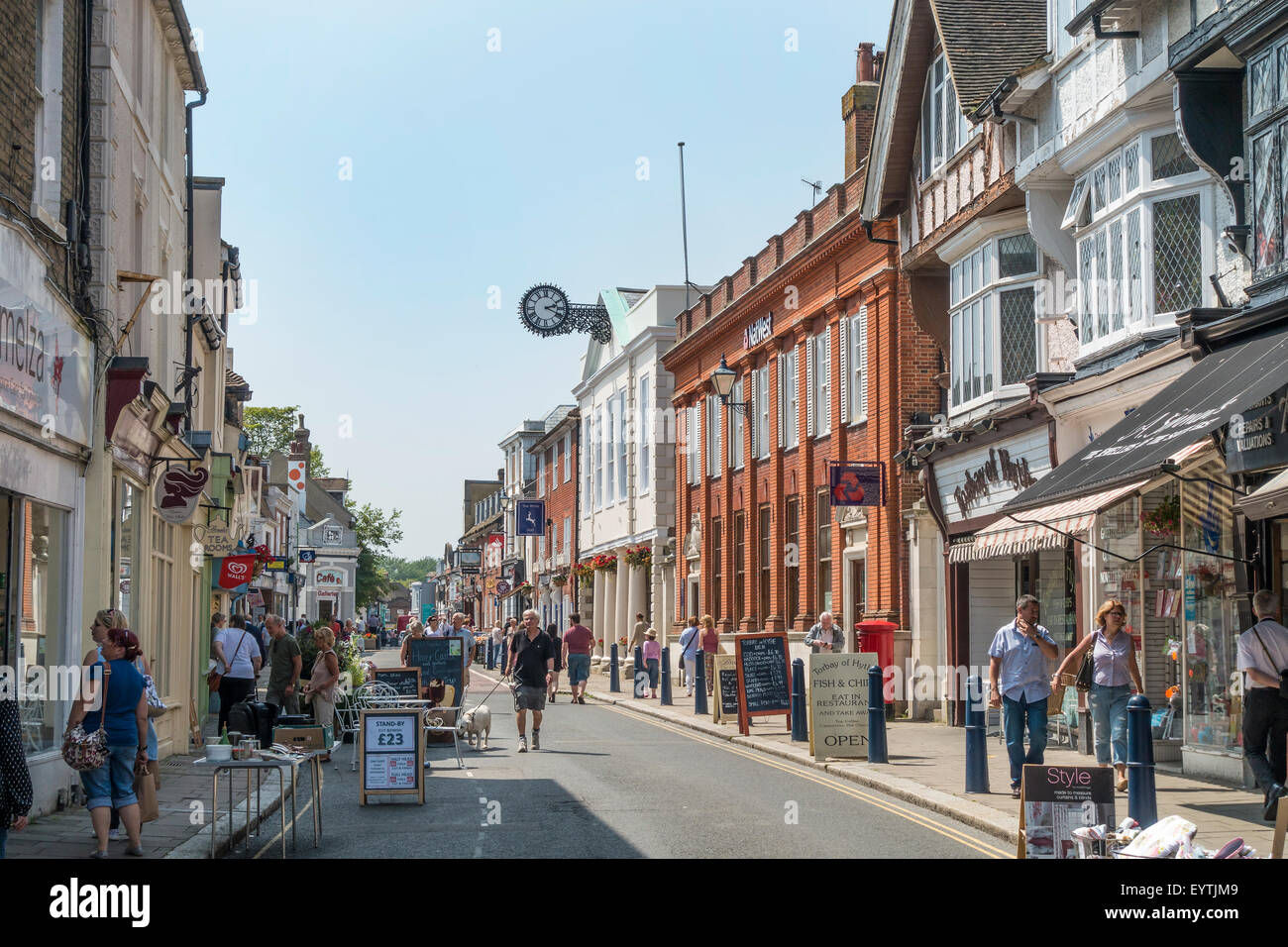 Occupé à High Street Hythe Kent England UK Banque D'Images