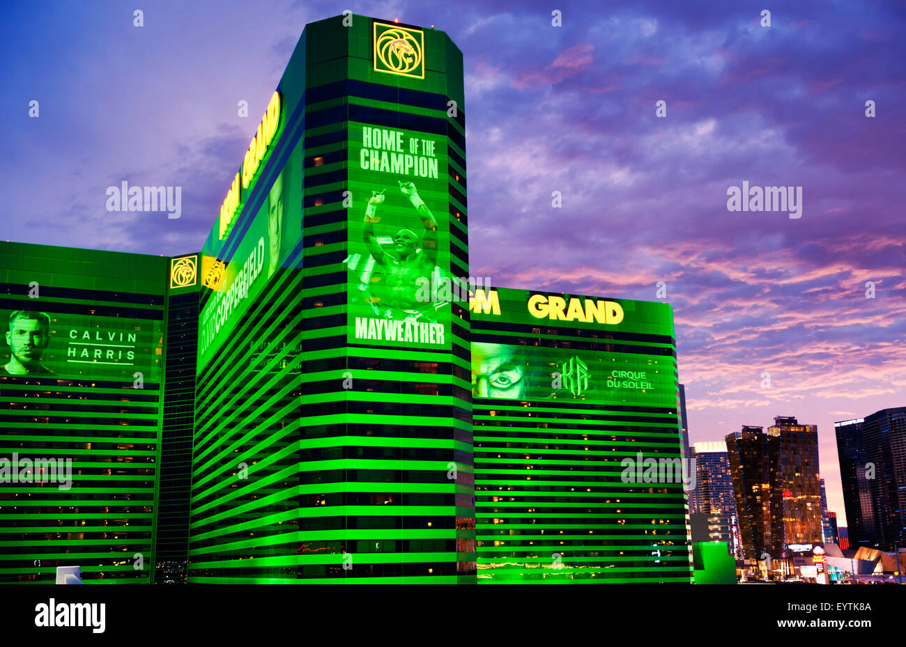 MGM Grand Hotel and Casino Las Vegas, Nevada, au crépuscule avec la couleur vibrante et ciel dramatique. Banque D'Images