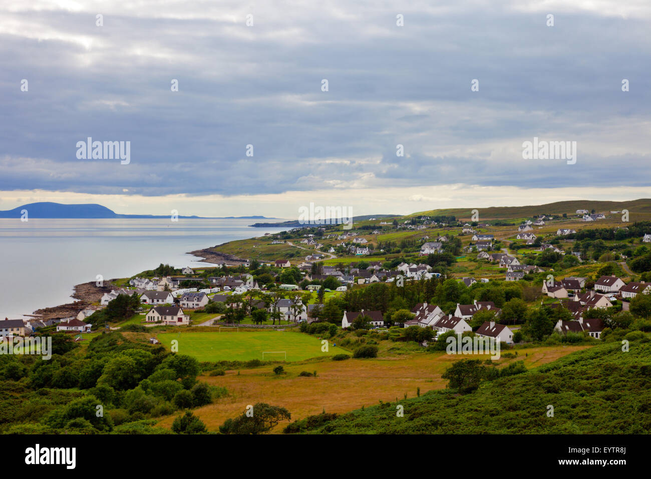 Gairloch, vue, montagnes, fjord, village, l'établissement, l'été, Ecosse Banque D'Images