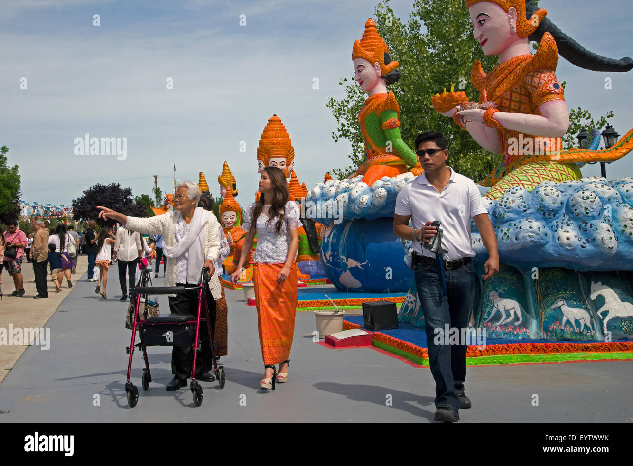 Fête du Nouvel An à la statues bouddhistes cambodgiens situé dans la région de Stockton, en Californie. Banque D'Images