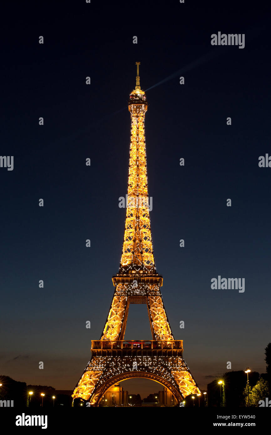 Eiffel tower light show Banque de photographies et d'images à haute  résolution - Alamy