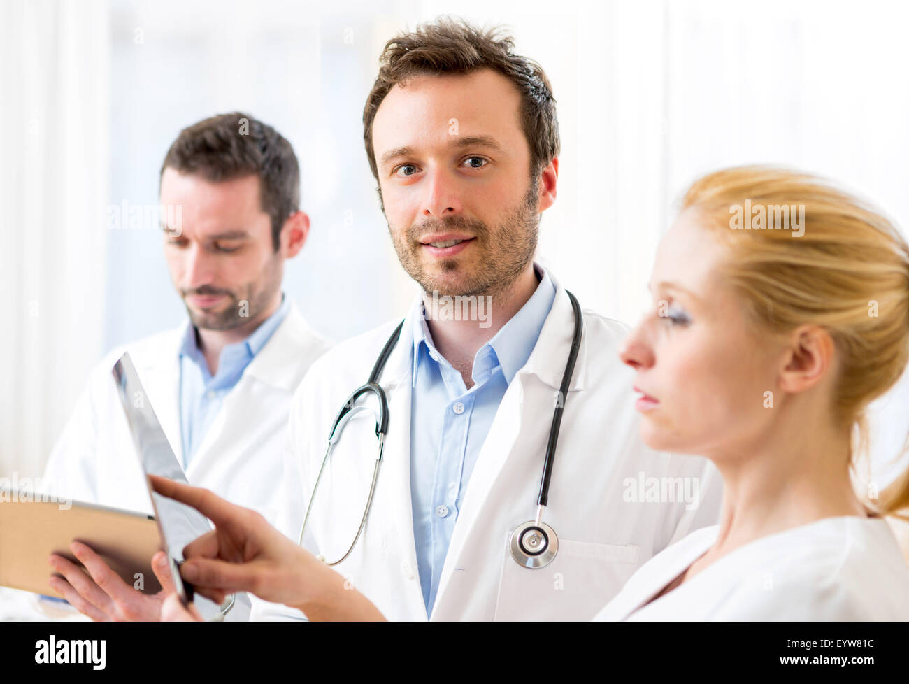 Vue d'un portrait d'un jeune médecin attrayant Banque D'Images