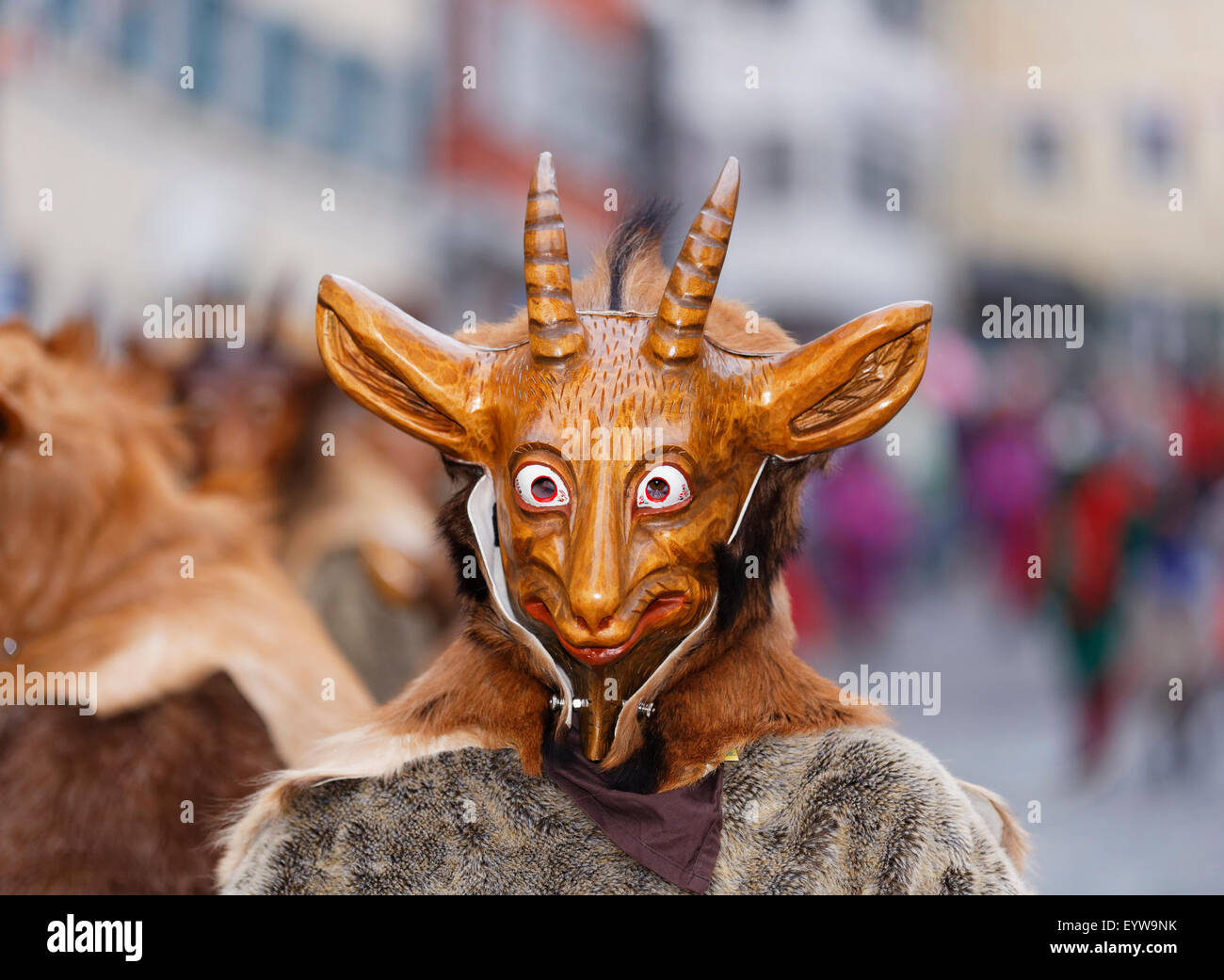 Chèvre en bois masque du Narrenverein Bavendorf fool's Guild, Swabian-Alemannic carnival carnival, procession, Ravensburg Banque D'Images