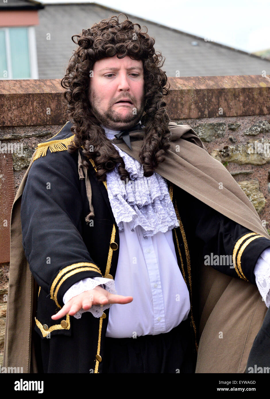 Acteur joue le traître Lt Col Robert Lundy dans une reconstitution de la scène du siège de Derry (1688-1689) sur les murs de Derry pendant Banque D'Images