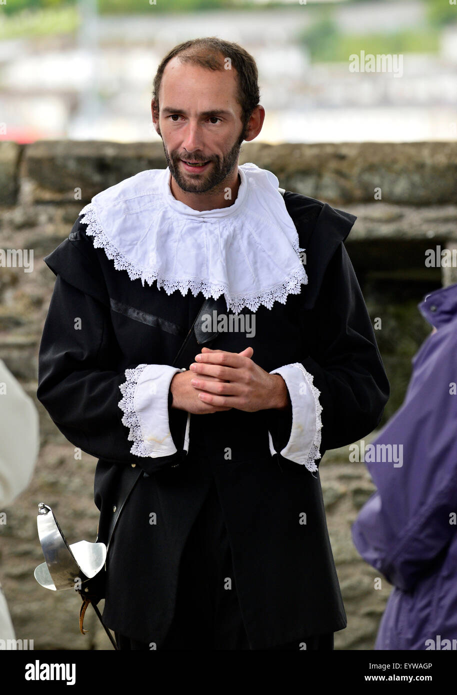 Acteur joue un soldat dans une reconstitution de la scène du siège de Derry (1688-1689) sur les murs de Derry au cours de la ville de jeune fille Festi Banque D'Images