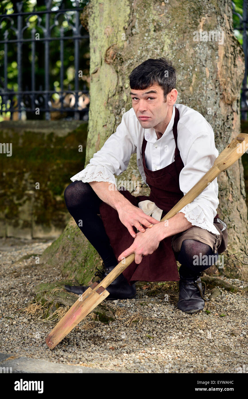 Acteur joue un fossoyeur dans une reconstitution de la scène du siège de Derry (1688-1689) sur les murs de Derry au cours de la ville de jeune fille Banque D'Images