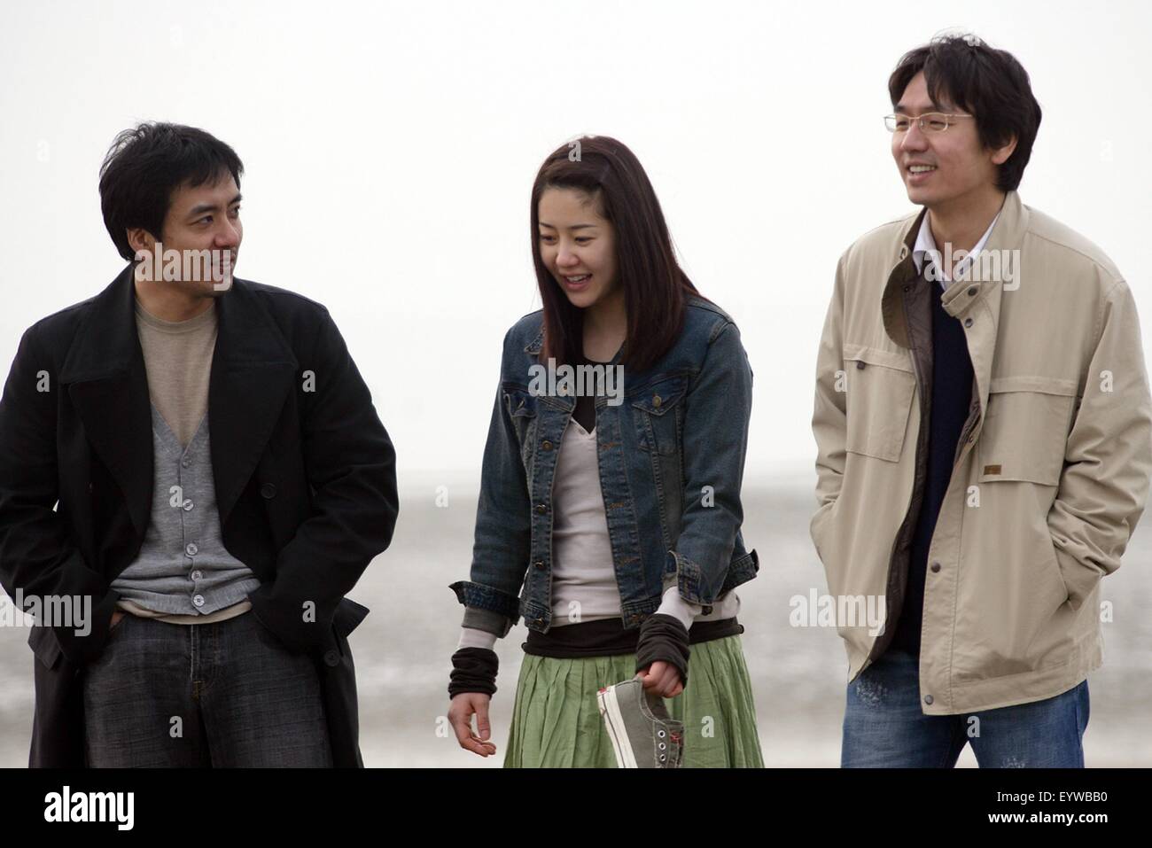 Femme sur la plage ; Haebyeonui yeoin ; Année : 2008 ; Directeur de la Corée du Sud : Hong Sang Soo ; Kim Seung Woo, Ko Hyun Joung, Kim Tae-woo Banque D'Images