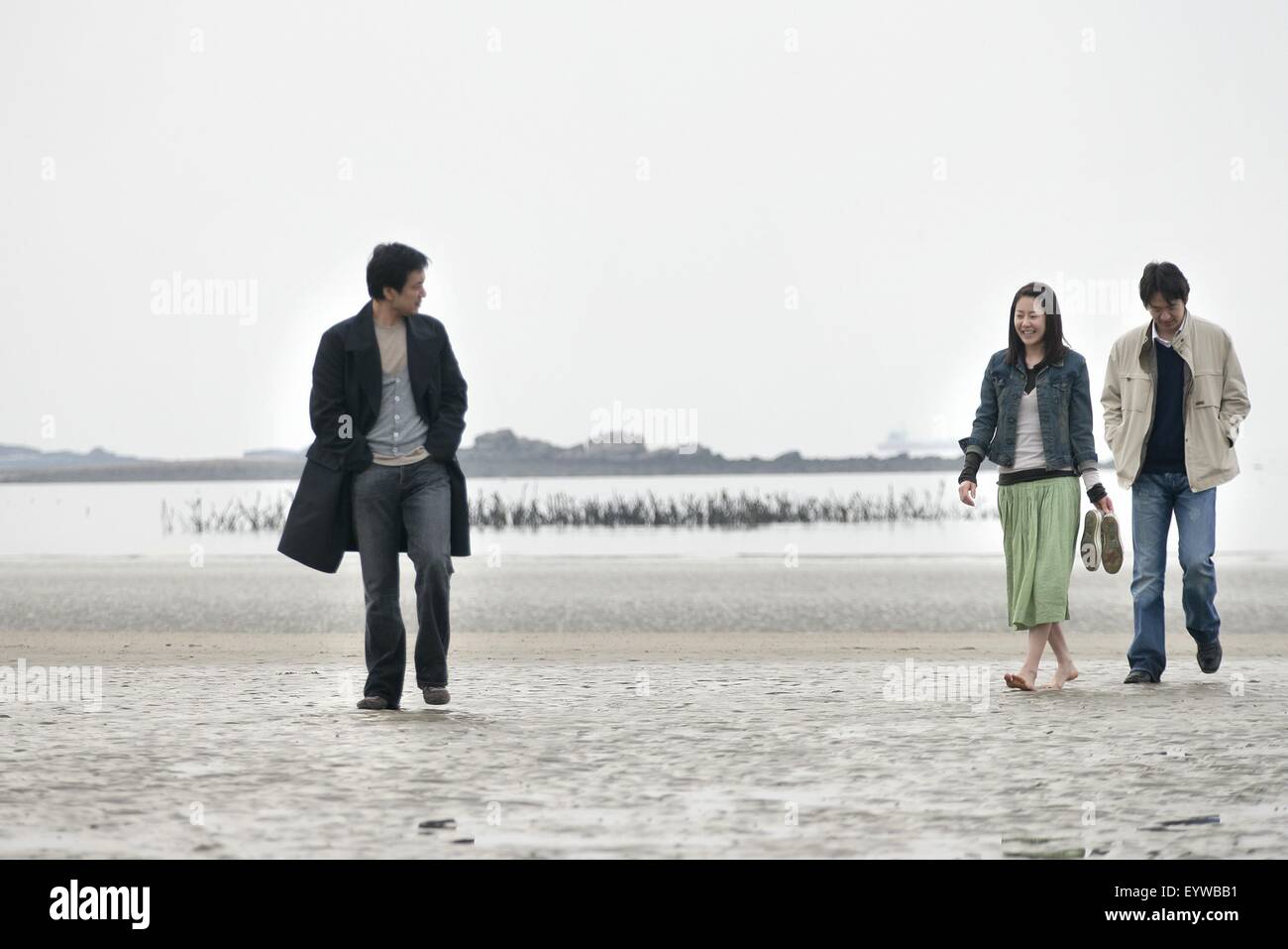 Femme sur la plage ; Haebyeonui yeoin ; Année : 2008 ; Directeur de la Corée du Sud : Hong Sang Soo ; Kim Seung Woo, Ko Hyun Joung, Kim Tae-woo Banque D'Images