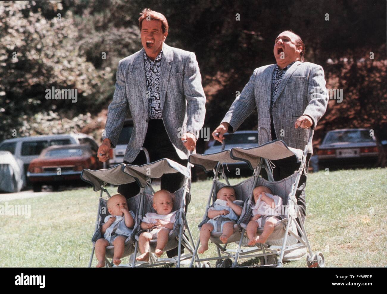 Des jumeaux ; Année : 1988 Réalisateur : Ivan Reitman ; Arnold Schwarzenegger, Danny DeVito Banque D'Images