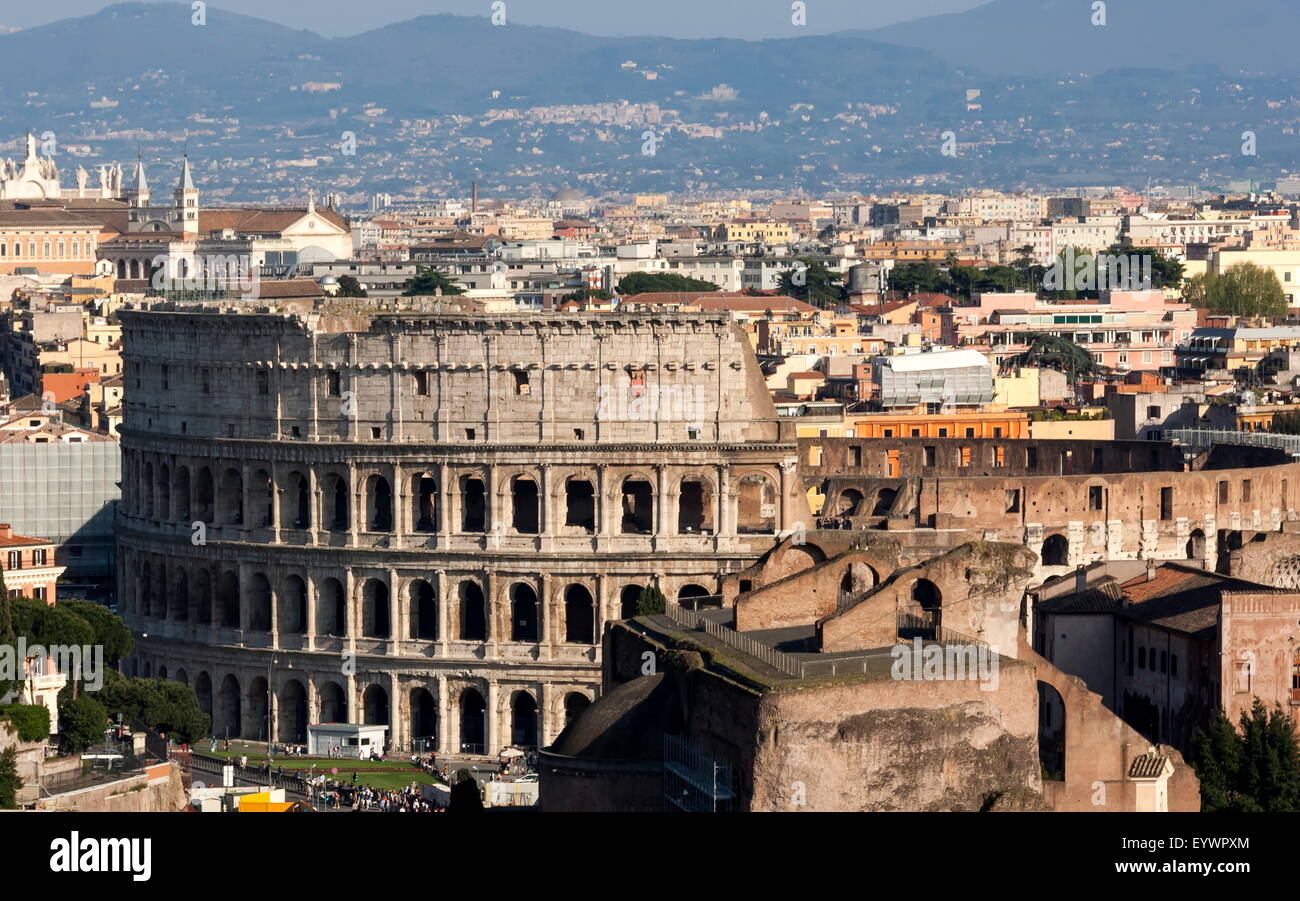 Le Colisée, la Rome antique, l'UNESCO World Heritage Site, Rome, Latium, Italie, Europe Banque D'Images