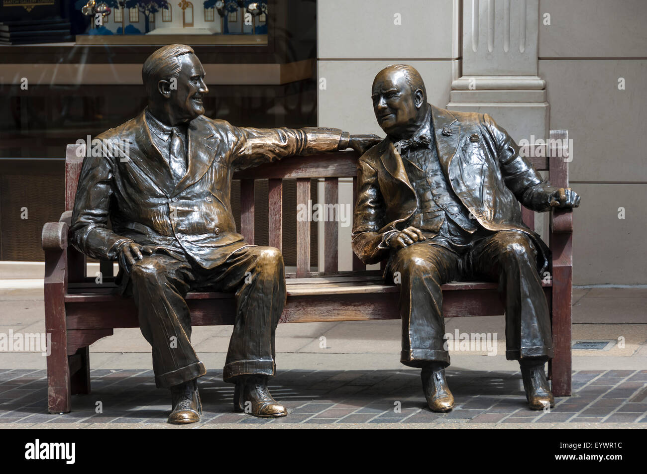 Sir Winston Churchill et le président Eisenhower à Mayfair, Londres, Angleterre, Royaume-Uni, Europe Banque D'Images