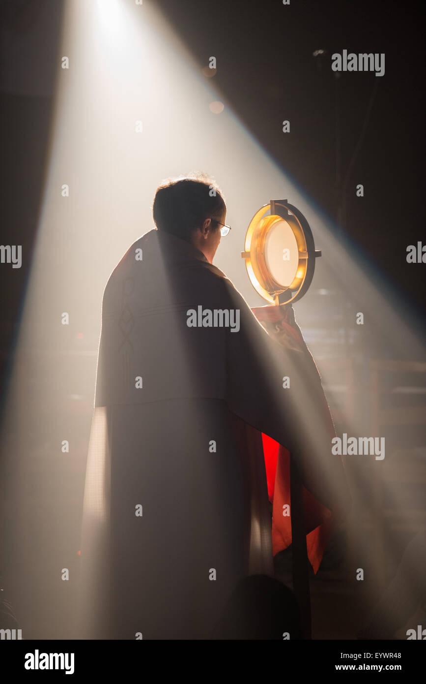 Saint Sacrement procession à Saint Denis Basilique, France, Europe Banque D'Images