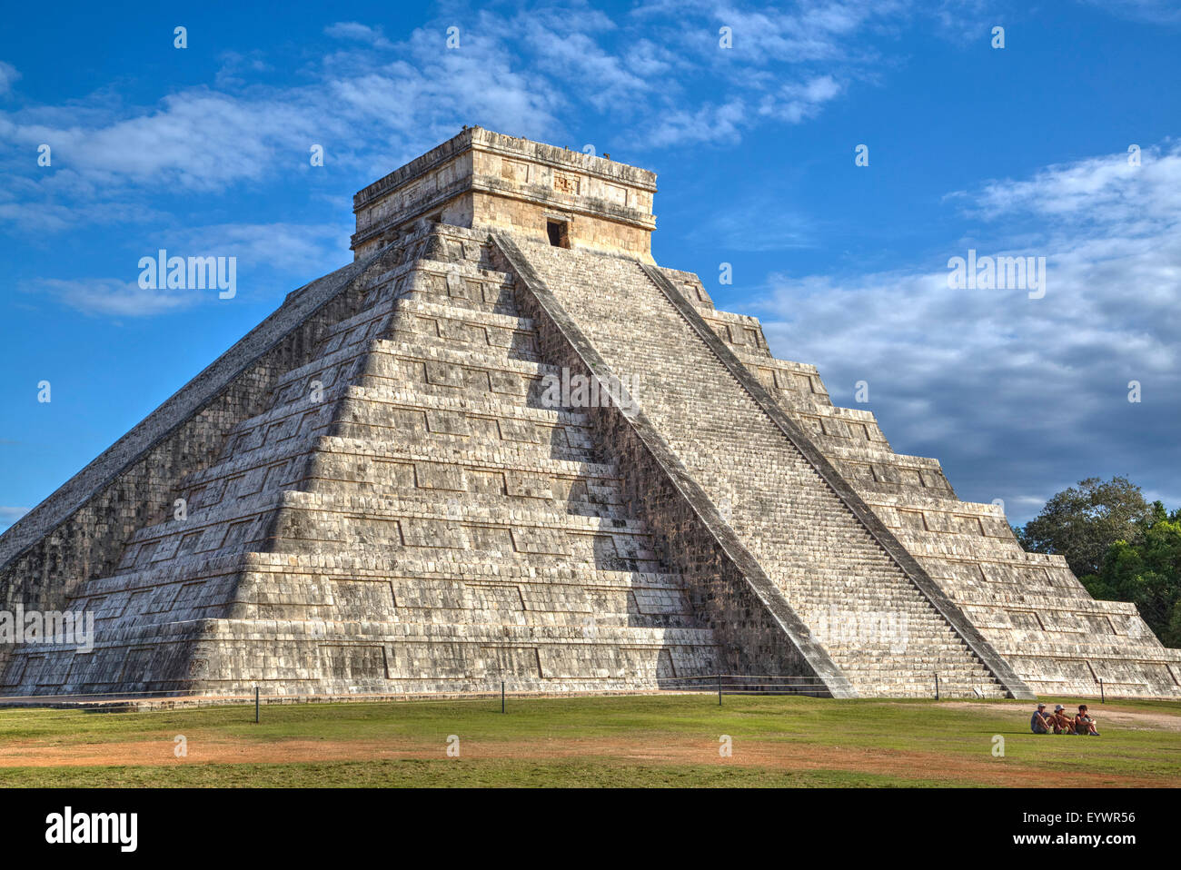 El Castillo (Pyramide de Kulkulcan), Chichen Itza, Site du patrimoine mondial de l'UNESCO, Yucatan, Mexique, Amérique du Nord Banque D'Images