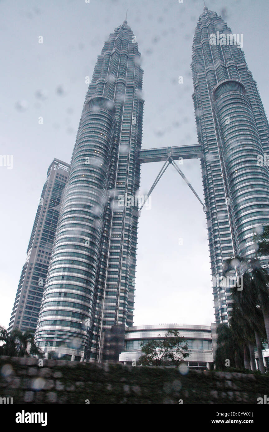 Petronas Twin Towers dans le centre financier de Kuala Lumpur, Malaisie Banque D'Images