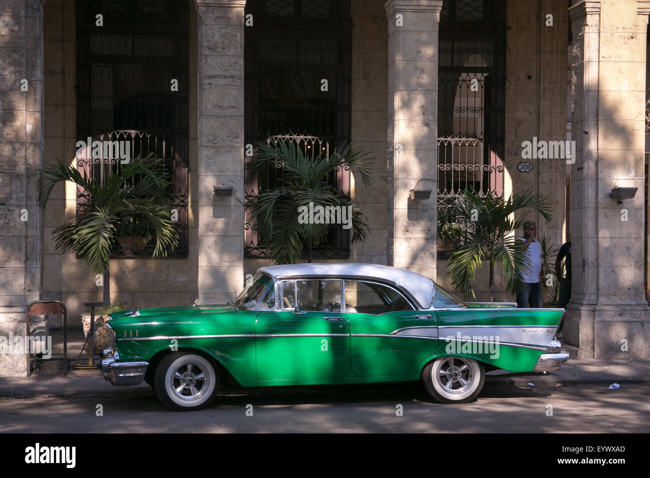Classic American car dans la Vieille Havane, Cuba. Banque D'Images