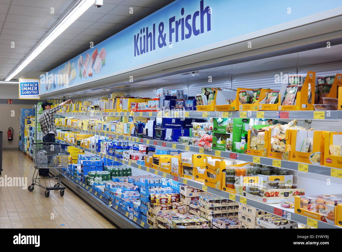 Ministère frais et frais d'un supermarché Aldi Banque D'Images