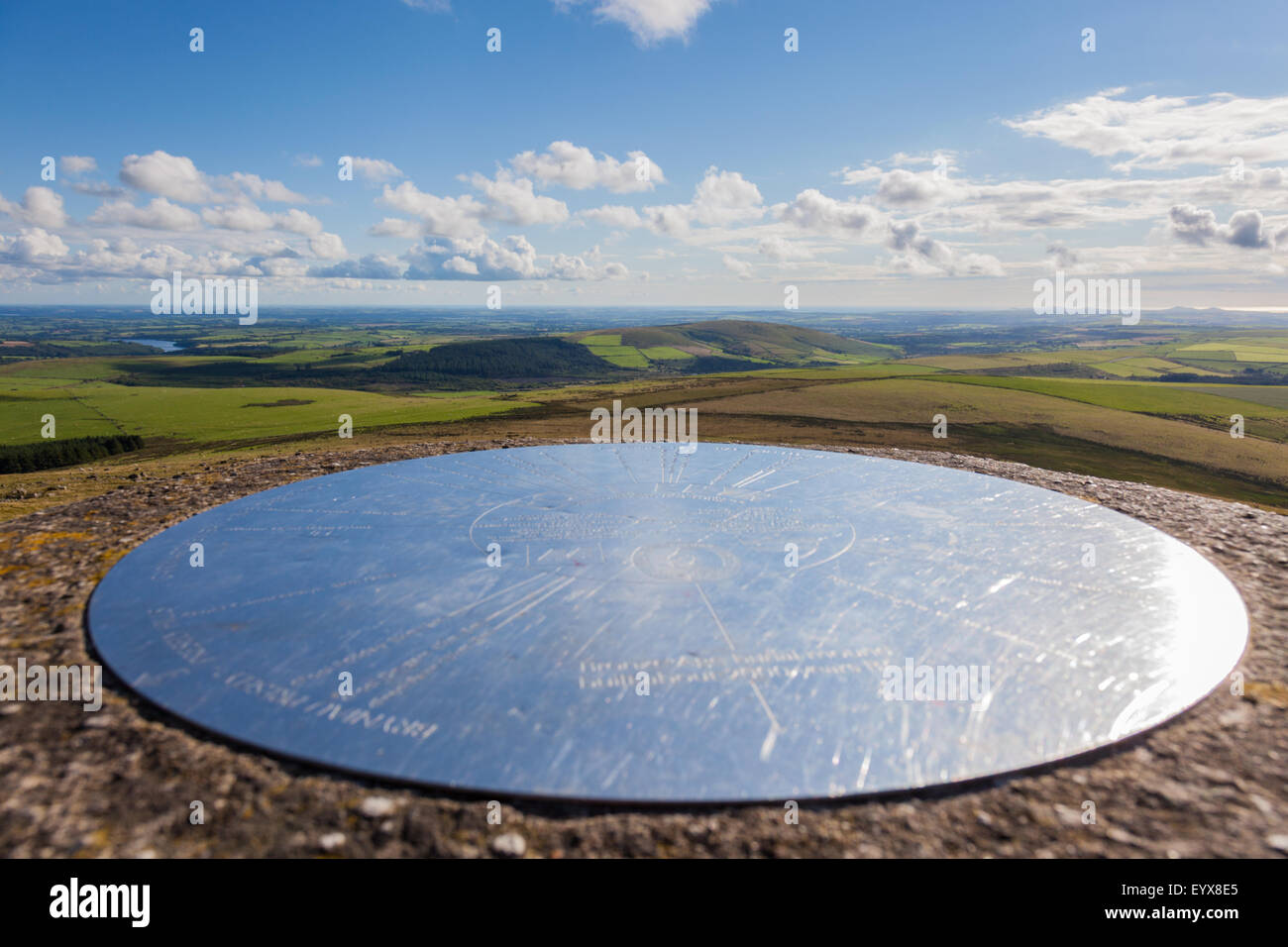 Toposcope sur le sommet d'Foel Eryr amenée, dans les montagnes près de Fishguard, Pembrokeshire, Pays de Galles, Royaume-Uni Banque D'Images