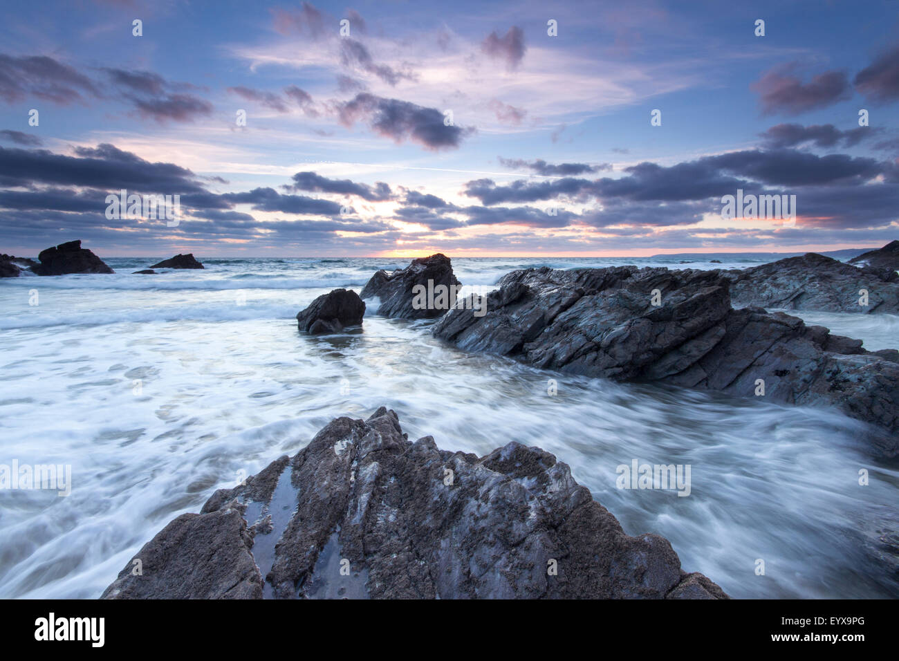 Coucher de soleil sur Sharrow Whitsand Bay Plage Cornwall UK Banque D'Images