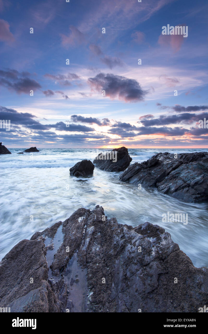 Coucher de soleil sur Sharrow Whitsand Bay Plage Cornwall UK Banque D'Images