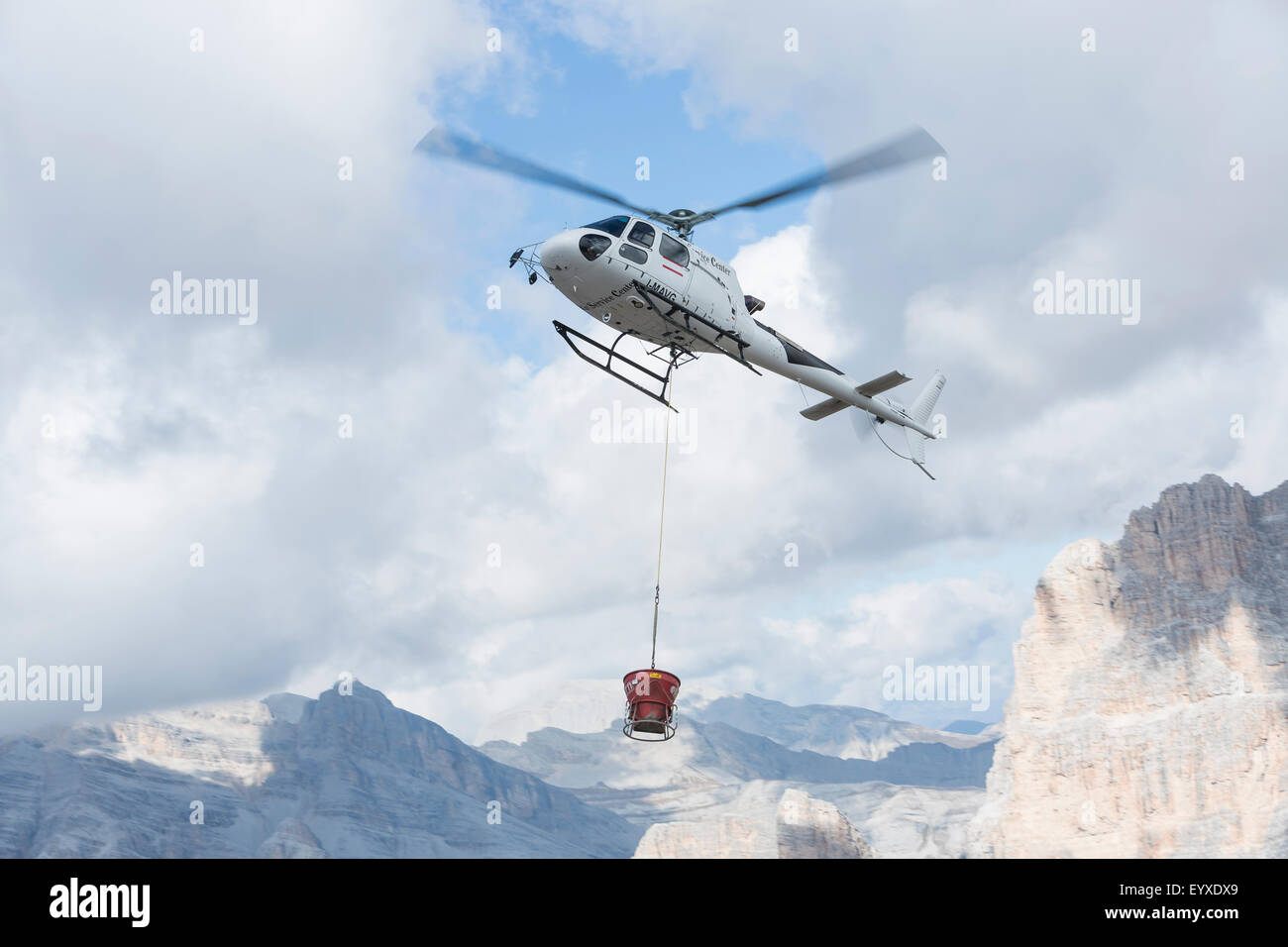 Dans l'air en hélicoptère en vol, Dolomites Banque D'Images