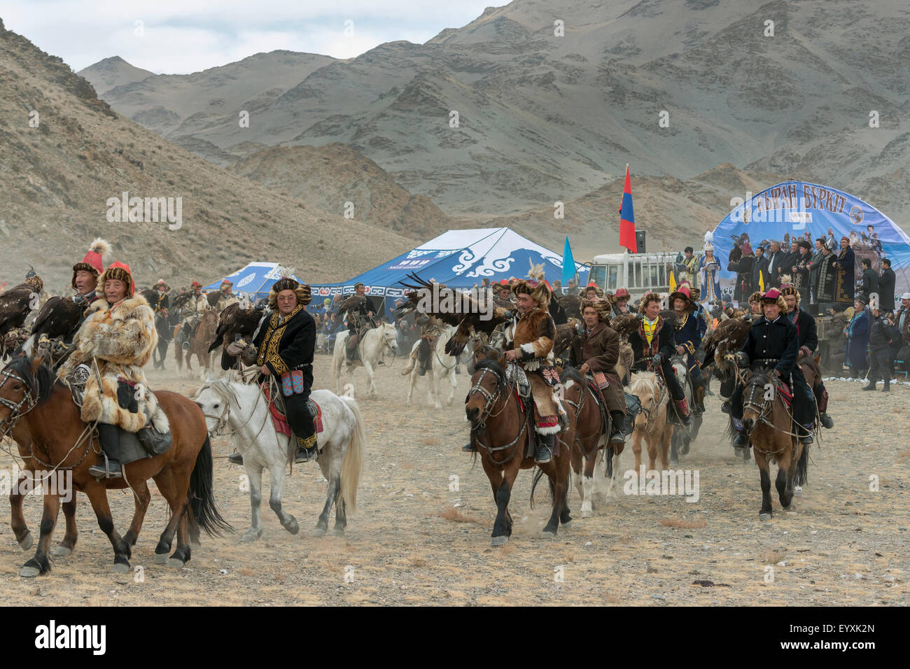 Défilé des chasseurs Eagle Eagle, Festival, Olgii, l'ouest de la Mongolie Banque D'Images