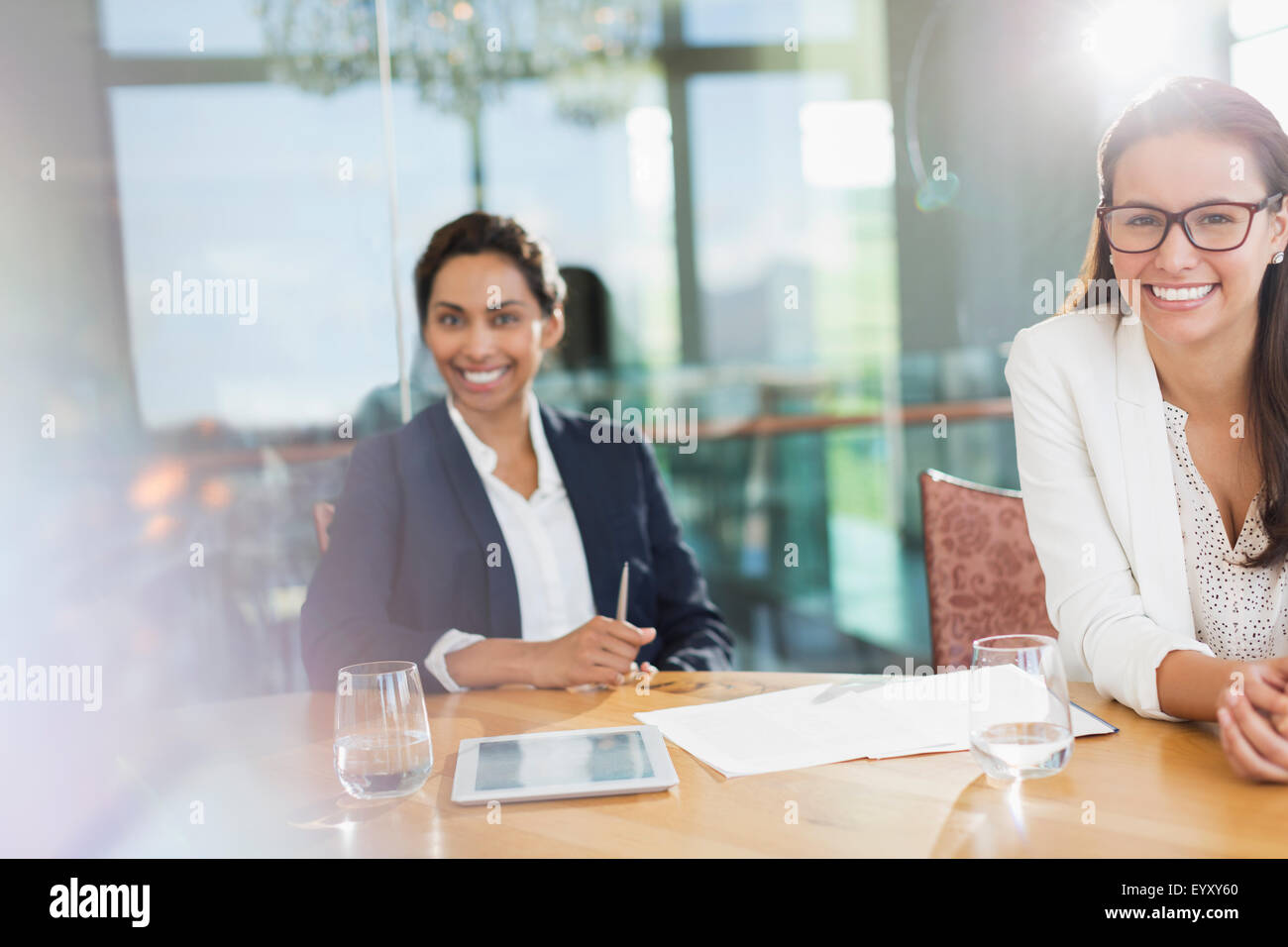 Smiling Portrait d'affaires dans la salle de conférence Banque D'Images