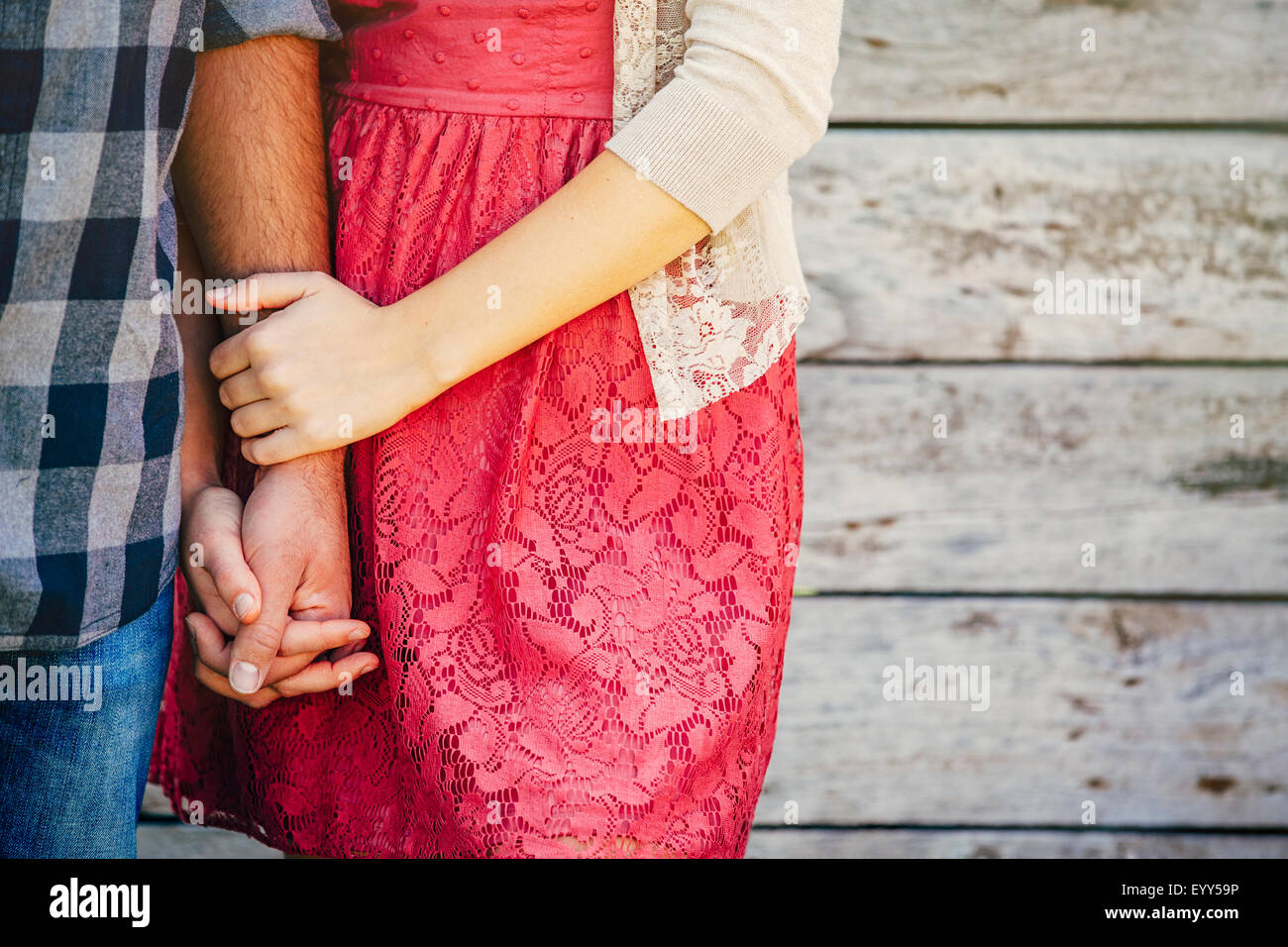 Close up of Caucasian couple holding hands Banque D'Images